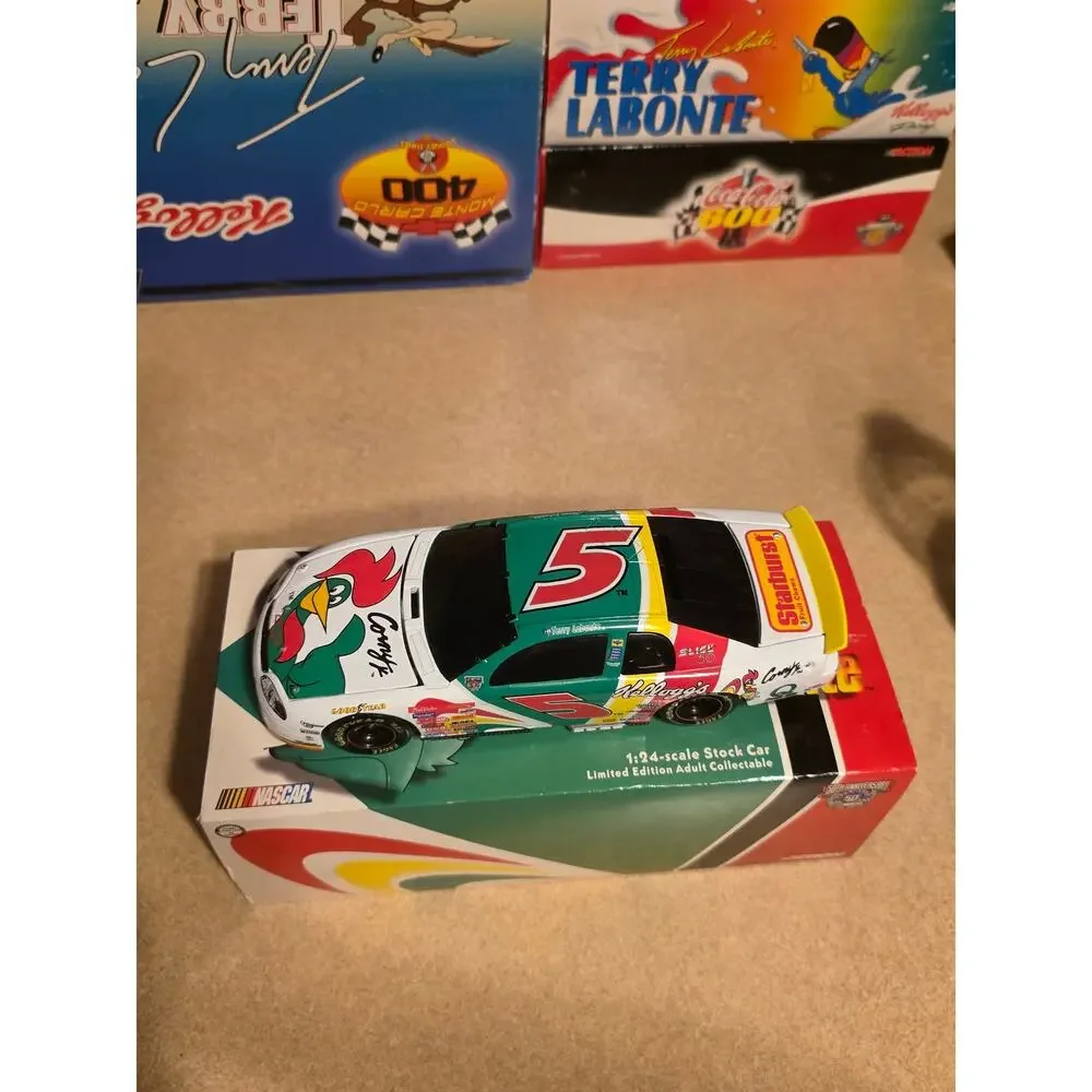Terry Labonte #5 Kellogg's Corny 1998 Monte Carlo 1/24 Action Bank Nascar
